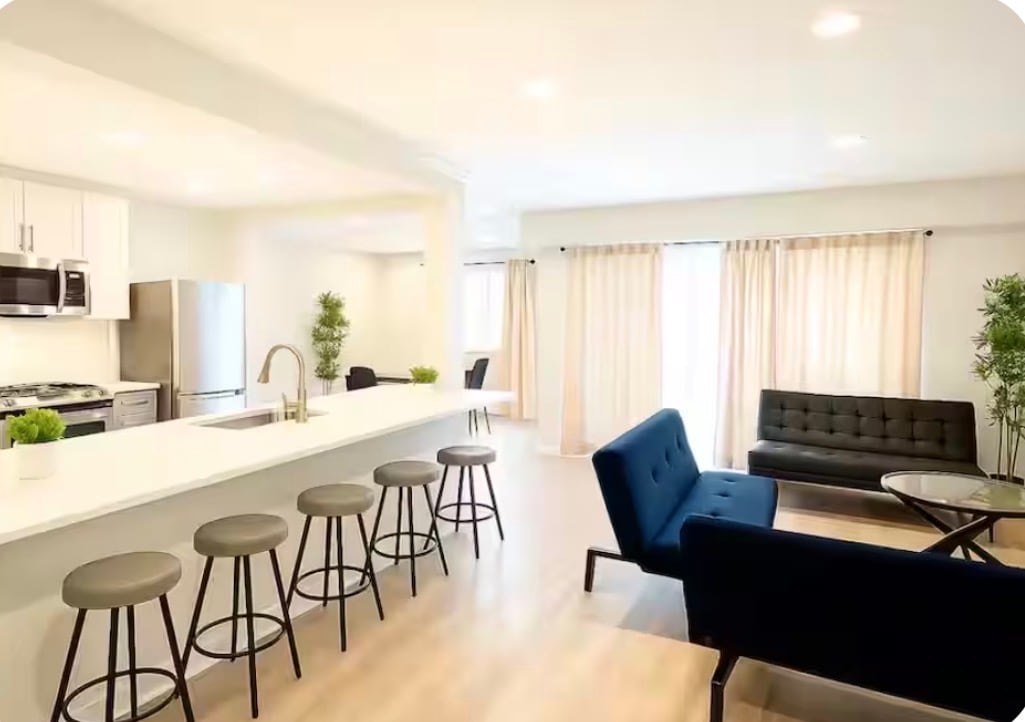 Boardwalk Townhouse Near Caesars